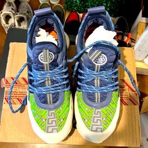 Brand new, never worn just can’t find the box.